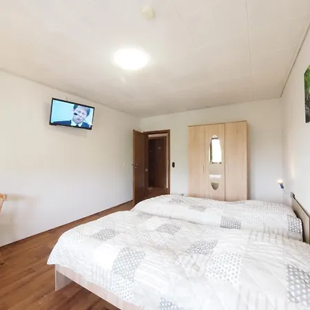 Гостевой дом Nibelungen-stubb Mit Einer Gemeinschaftskueche *