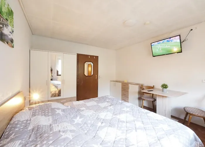 Nibelungen-stubb Mit Einer Gemeinschaftskueche Vendégház *