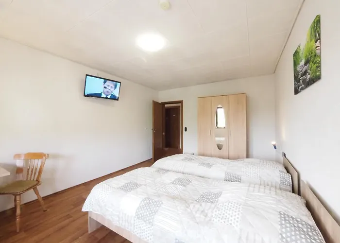 Vendégház Nibelungen-stubb Mit Einer Gemeinschaftskueche *